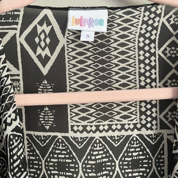 Lularoe Black and White Geometric Monroe Kimono with Black Fringe - Picture 6 of 11